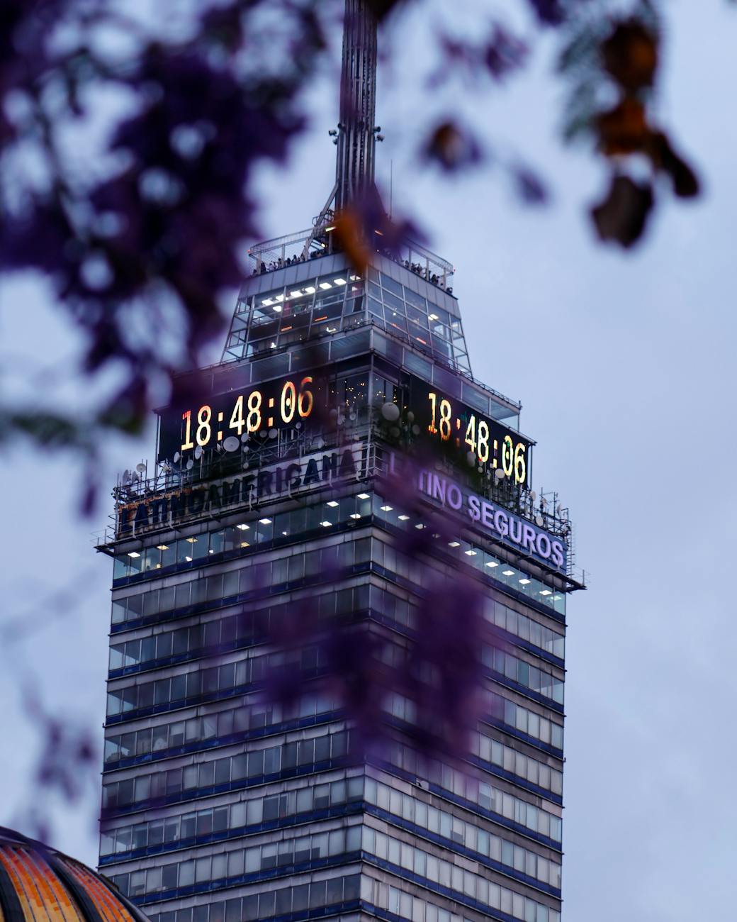 torre latinoamericana at dusk with flowers